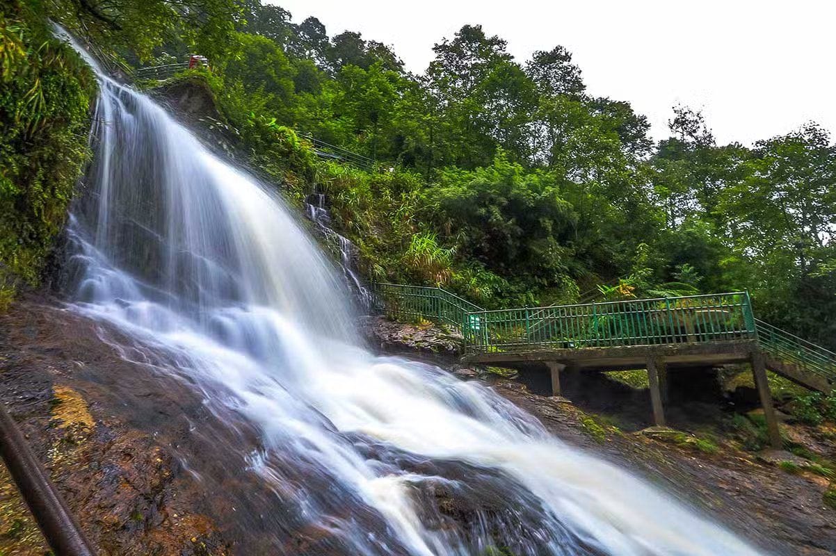 The stepped path with green railings running alongside Silver Waterfall.
